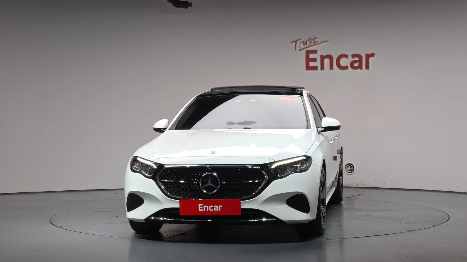 Mercedes-Benz E 200 ОБДУХВАНЕ/ПАНОРАМА/ДИСТРОНИК/360 КАМЕРИ, снимка 2 - Автомобили и джипове - 55404444