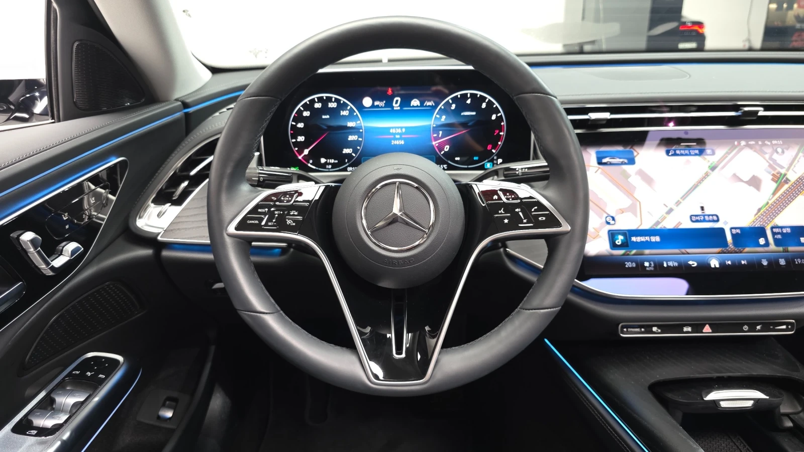 Mercedes-Benz E 200 ОБДУХВАНЕ/ПАНОРАМА/ДИСТРОНИК/360 КАМЕРИ, снимка 9 - Автомобили и джипове - 55404444