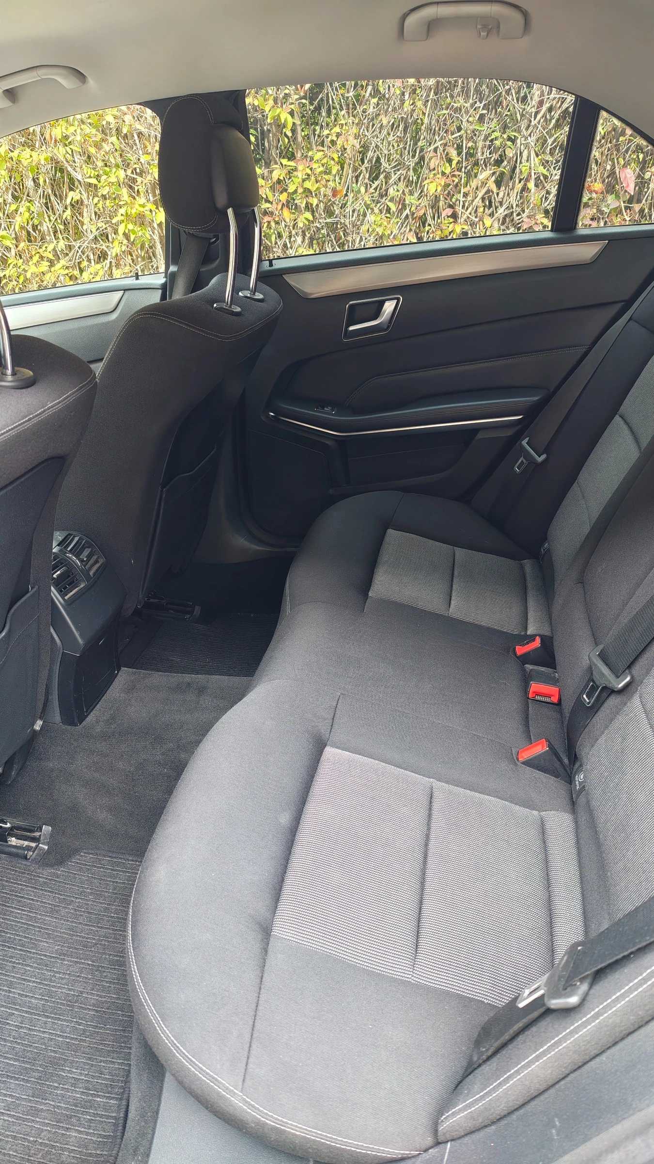 Mercedes-Benz E 220, снимка 6 - Автомобили и джипове - 56519872