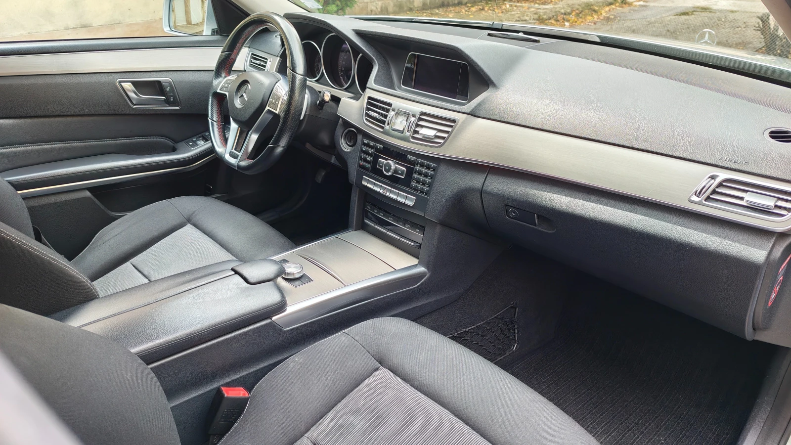 Mercedes-Benz E 220, снимка 7 - Автомобили и джипове - 56519872