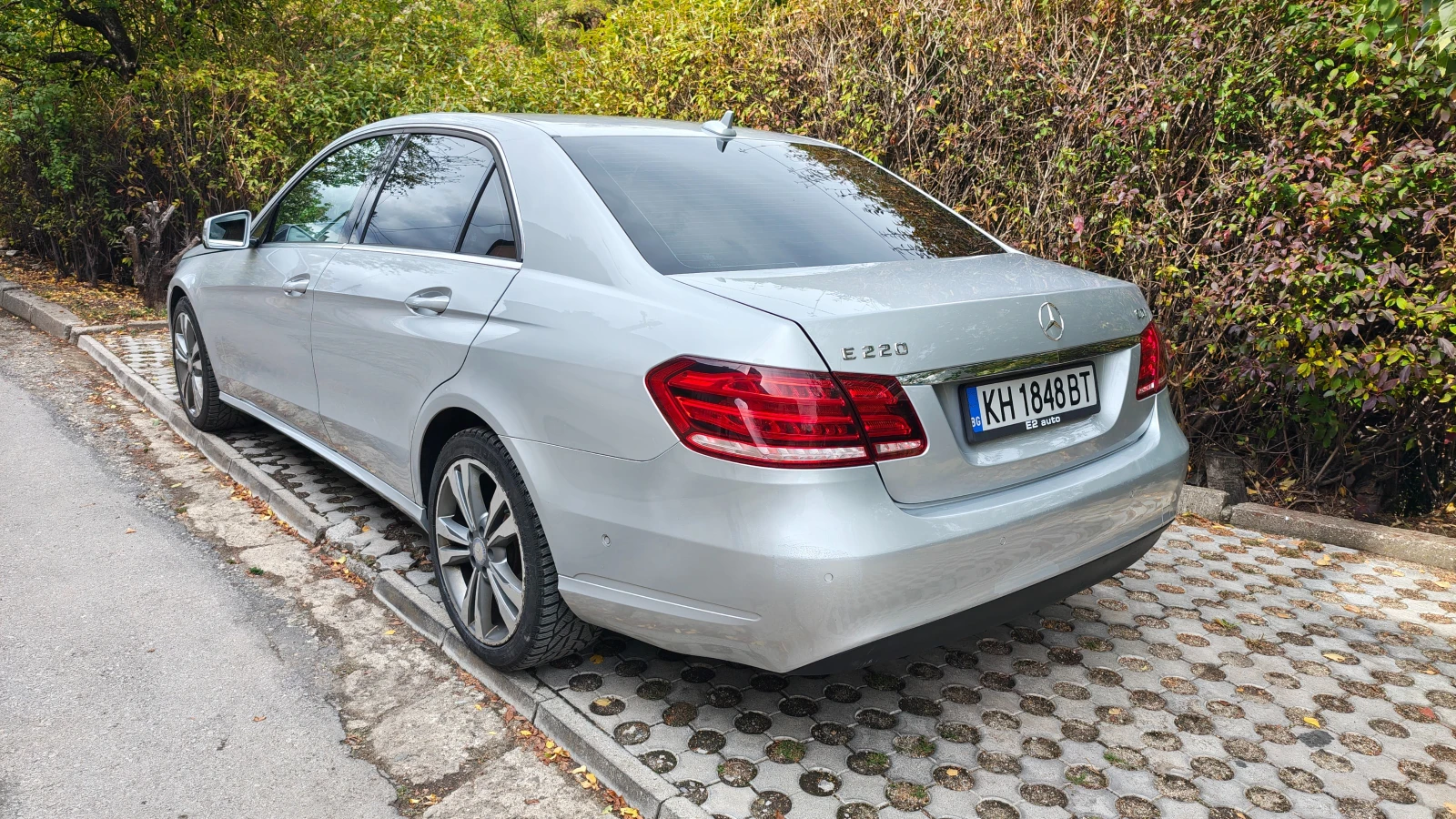 Mercedes-Benz E 220, снимка 4 - Автомобили и джипове - 56519872