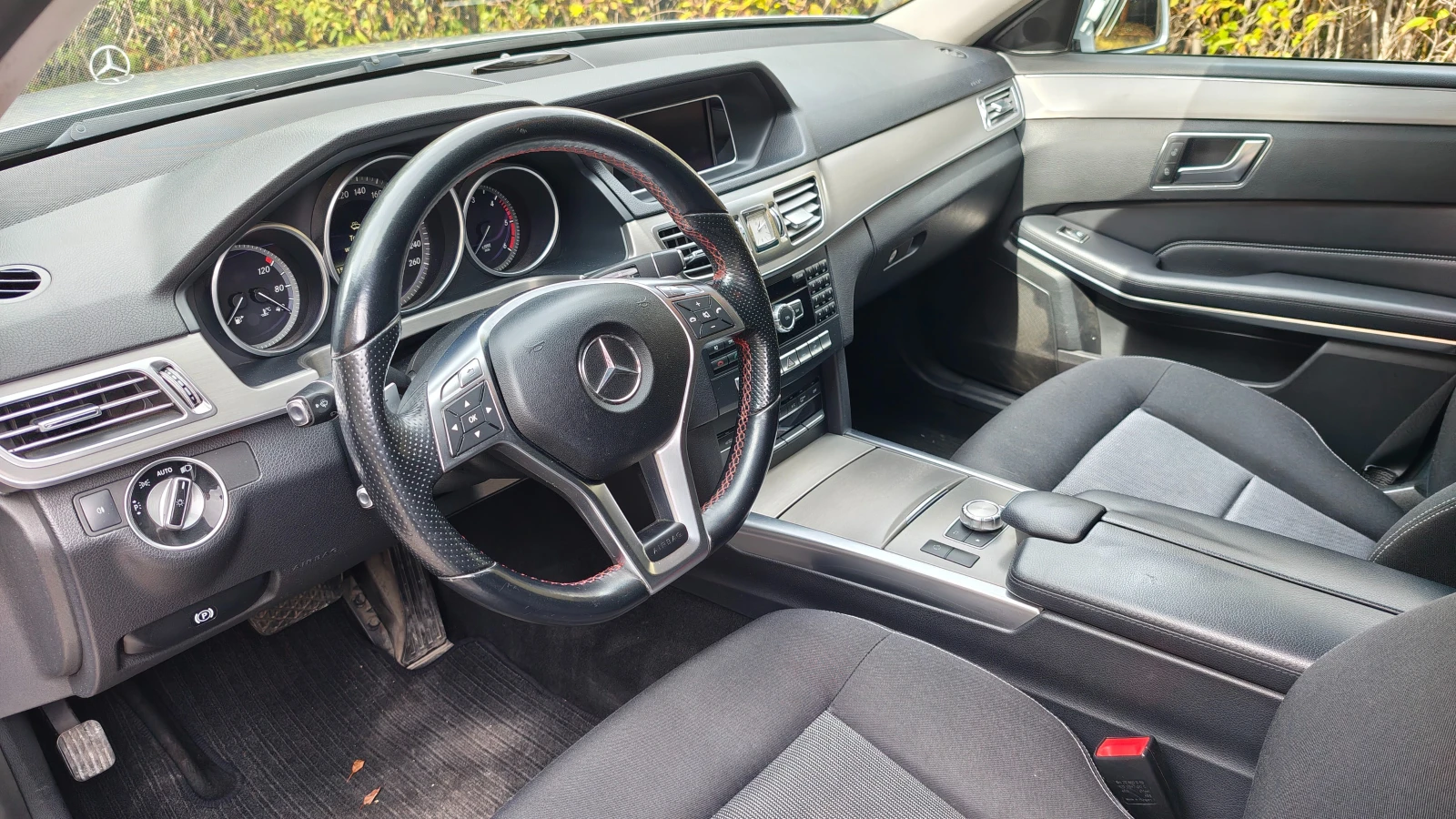 Mercedes-Benz E 220, снимка 8 - Автомобили и джипове - 56519872