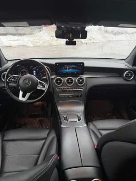 Mercedes-Benz GLC 300 4MATIC AMG Line | PANO | KEYLESS | 360  | CARFAX, снимка 16