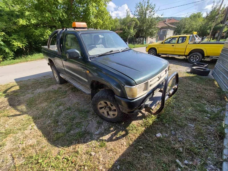 Toyota Hilux 2.4TD, снимка 3 - Автомобили и джипове - 46834434