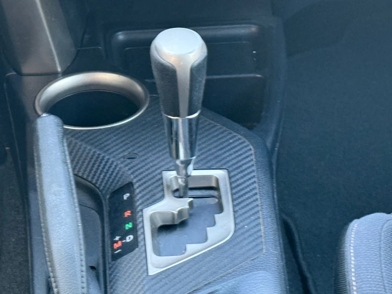 Toyota Rav4 2.0 ABTOMAT 4x4, снимка 13 - Автомобили и джипове - 52463347