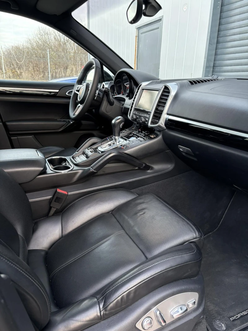 Porsche Cayenne S 4.2TDI, Distronic, Panorama, снимка 11 - Автомобили и джипове - 52697791