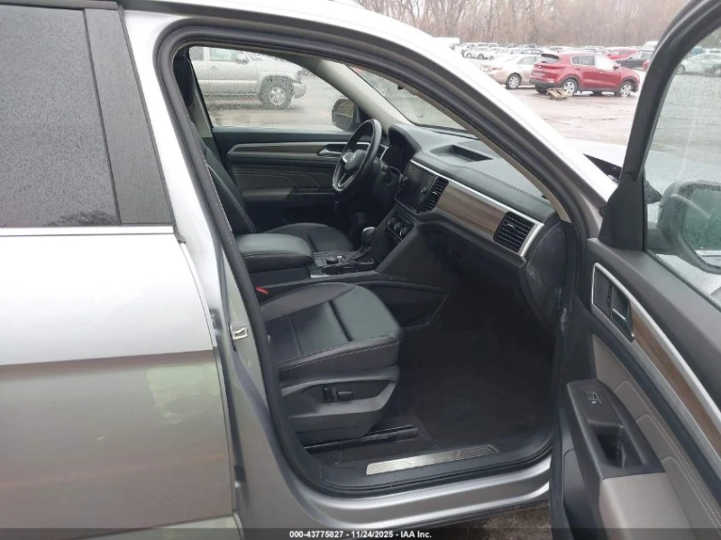 VW Atlas 3.6L V-6 DI, DOHC, VVT, 276HP All Wheel Drive, снимка 10 - Автомобили и джипове - 53458771