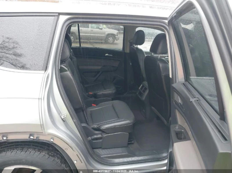 VW Atlas 3.6L V-6 DI, DOHC, VVT, 276HP All Wheel Drive, снимка 13 - Автомобили и джипове - 53458771