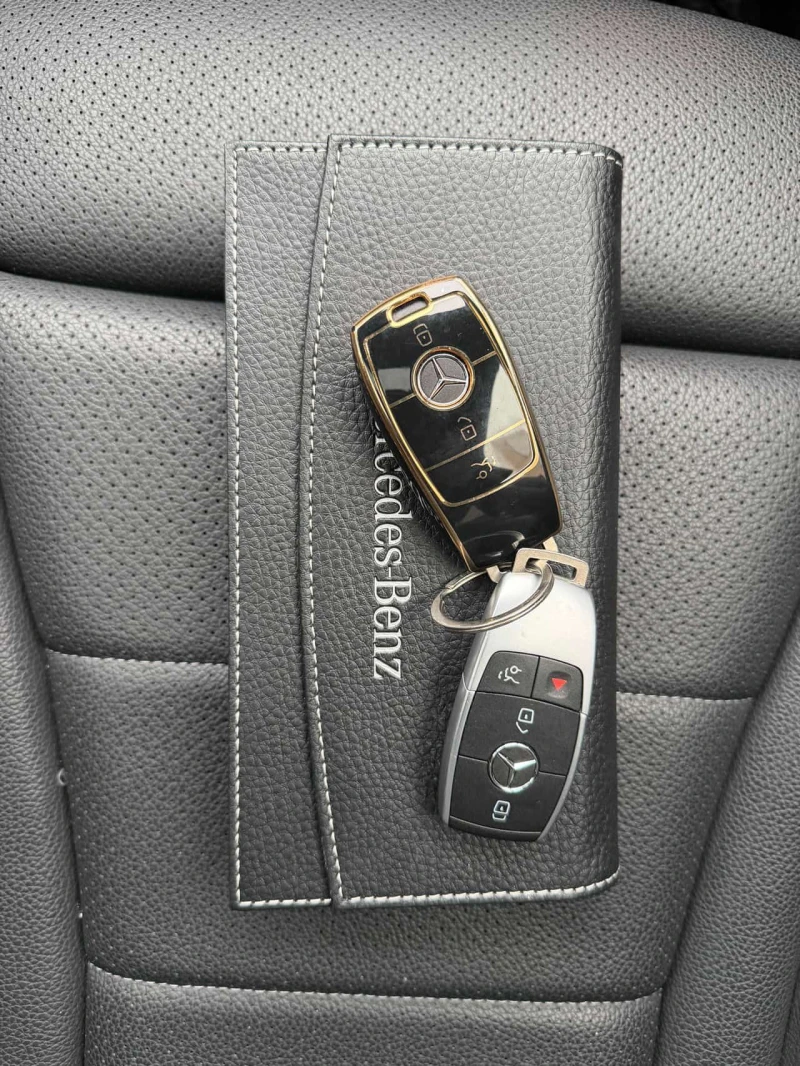 Mercedes-Benz GLC 300 4MATIC AMG Line | PANO | KEYLESS | 360  | CARFAX, снимка 4 - Автомобили и джипове - 53599229