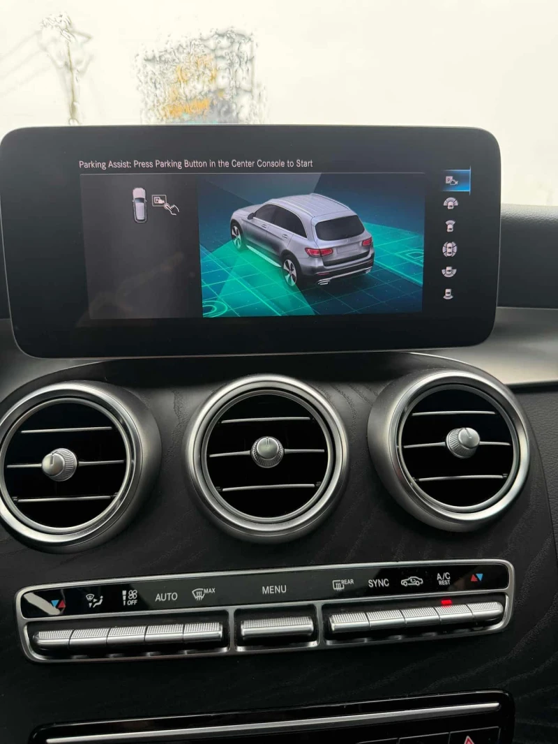 Mercedes-Benz GLC 300 4MATIC AMG Line | PANO | KEYLESS | 360  | CARFAX, снимка 6 - Автомобили и джипове - 53599229