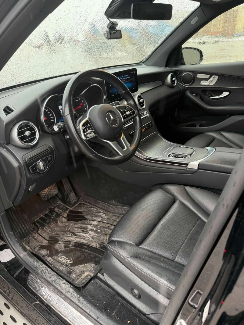 Mercedes-Benz GLC 300 4MATIC AMG Line | PANO | KEYLESS | 360  | CARFAX, снимка 12 - Автомобили и джипове - 53599229