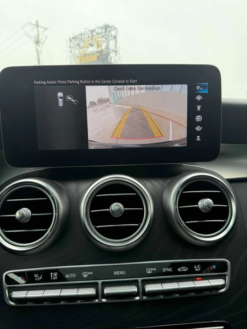 Mercedes-Benz GLC 300 4MATIC AMG Line | PANO | KEYLESS | 360  | CARFAX, снимка 5 - Автомобили и джипове - 53599229