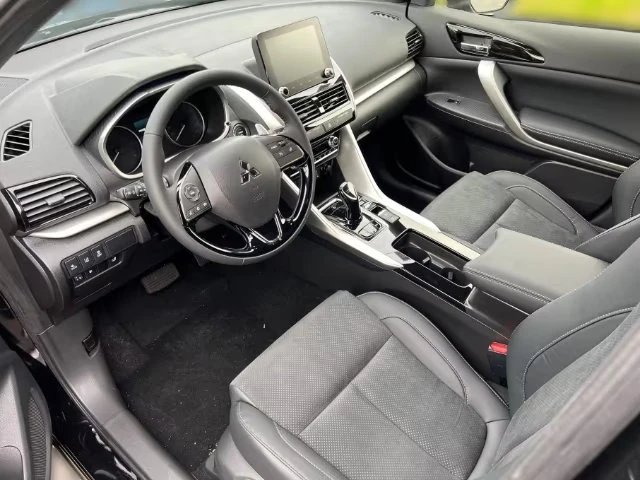 Mitsubishi Eclipse Cross НОВ!/2.4/288HP/4WD/CAM/LED/NAVI/CARPLAY/KLESS/241g - изображение 8