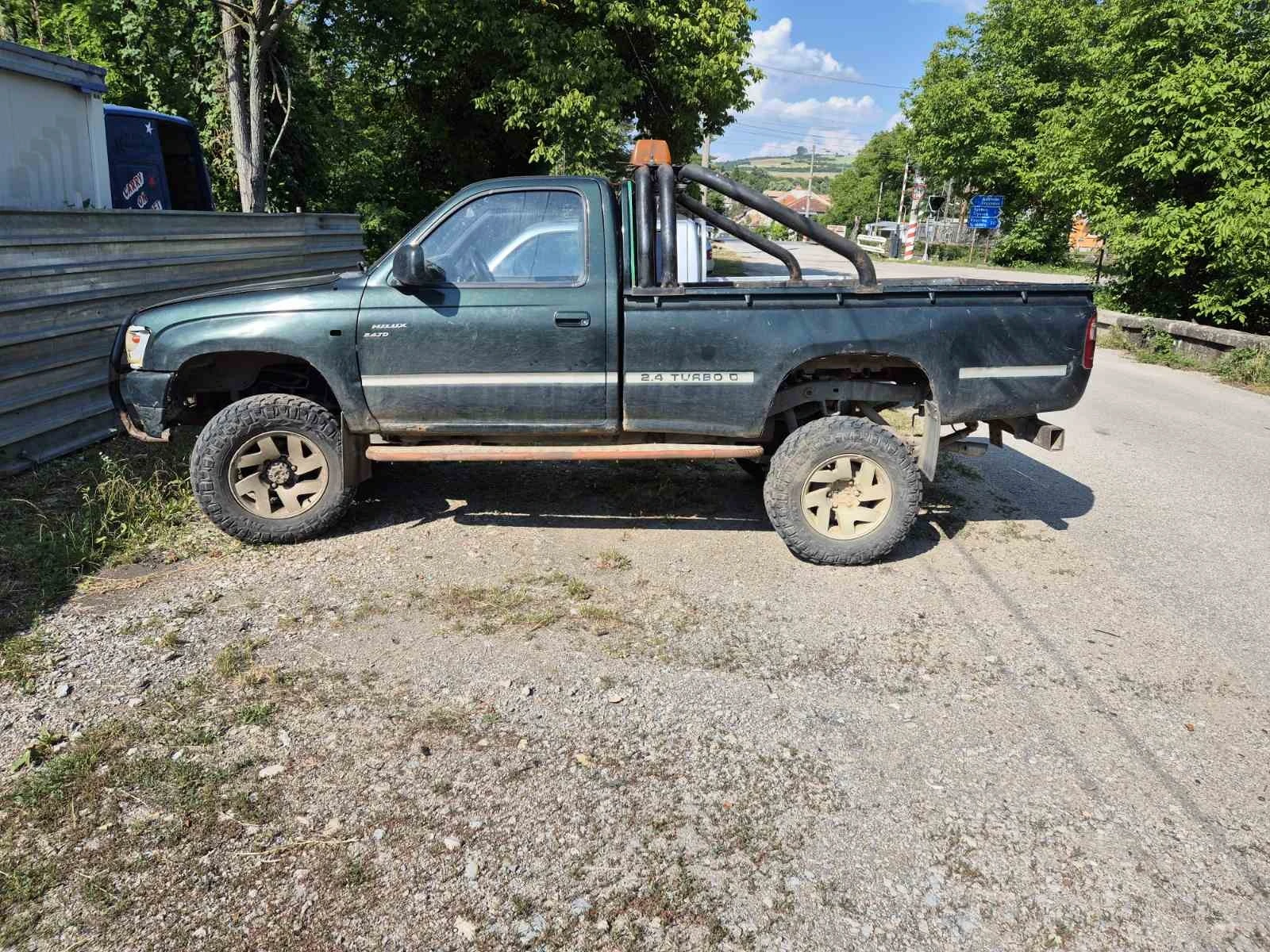 Toyota Hilux 2.4TD, снимка 1