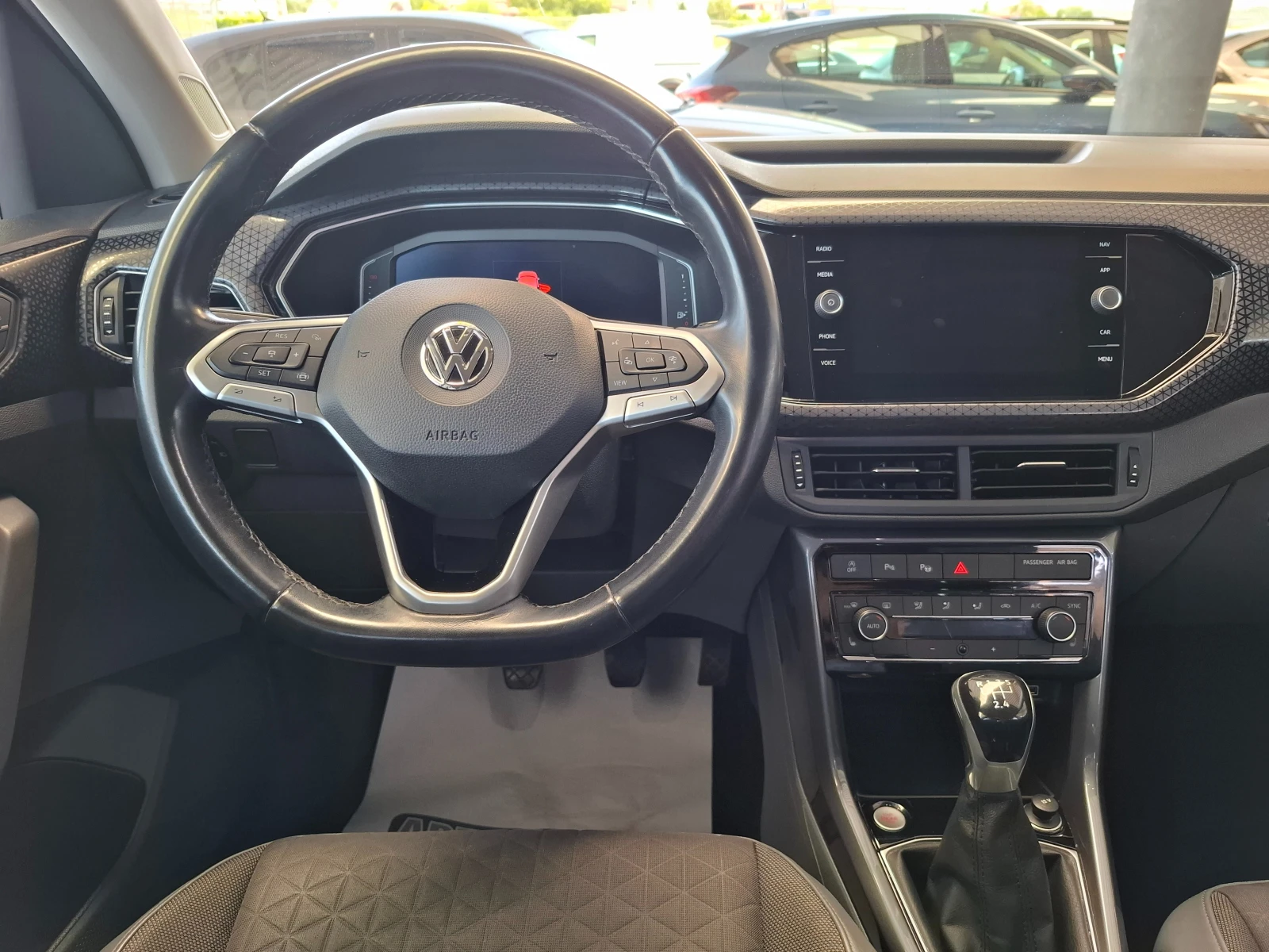 VW T-Cross 1.6 TDI * LED* DIGITAL* KEYLESS* CAMERA* NAVI - изображение 10