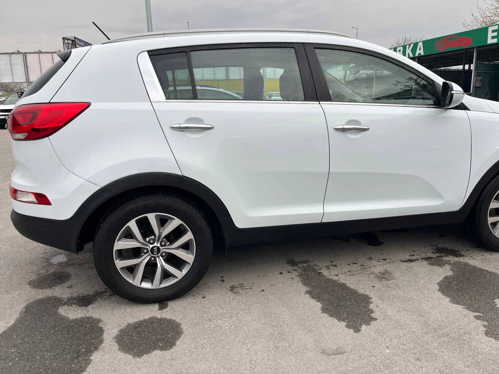 Kia Sportage, снимка 6 - Автомобили и джипове - 54207876