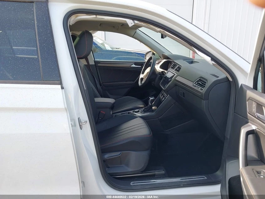 VW Tiguan 2.0l Volkswagen 2.0T Se/2.0T Wolfsburg Edition, снимка 5 - Автомобили и джипове - 54445212