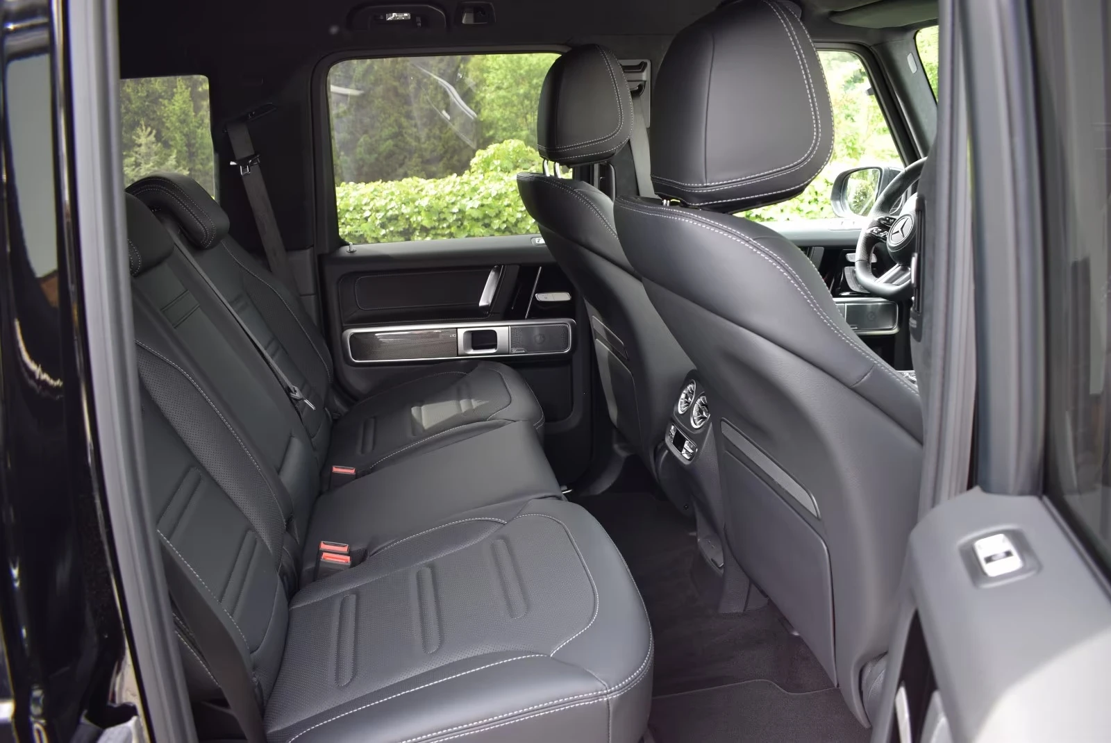 Mercedes-Benz G 450 d / AMG / 4 MATIC / FACELIFT / BURM / NIGHT / PANO, снимка 13 - Автомобили и джипове - 55173799