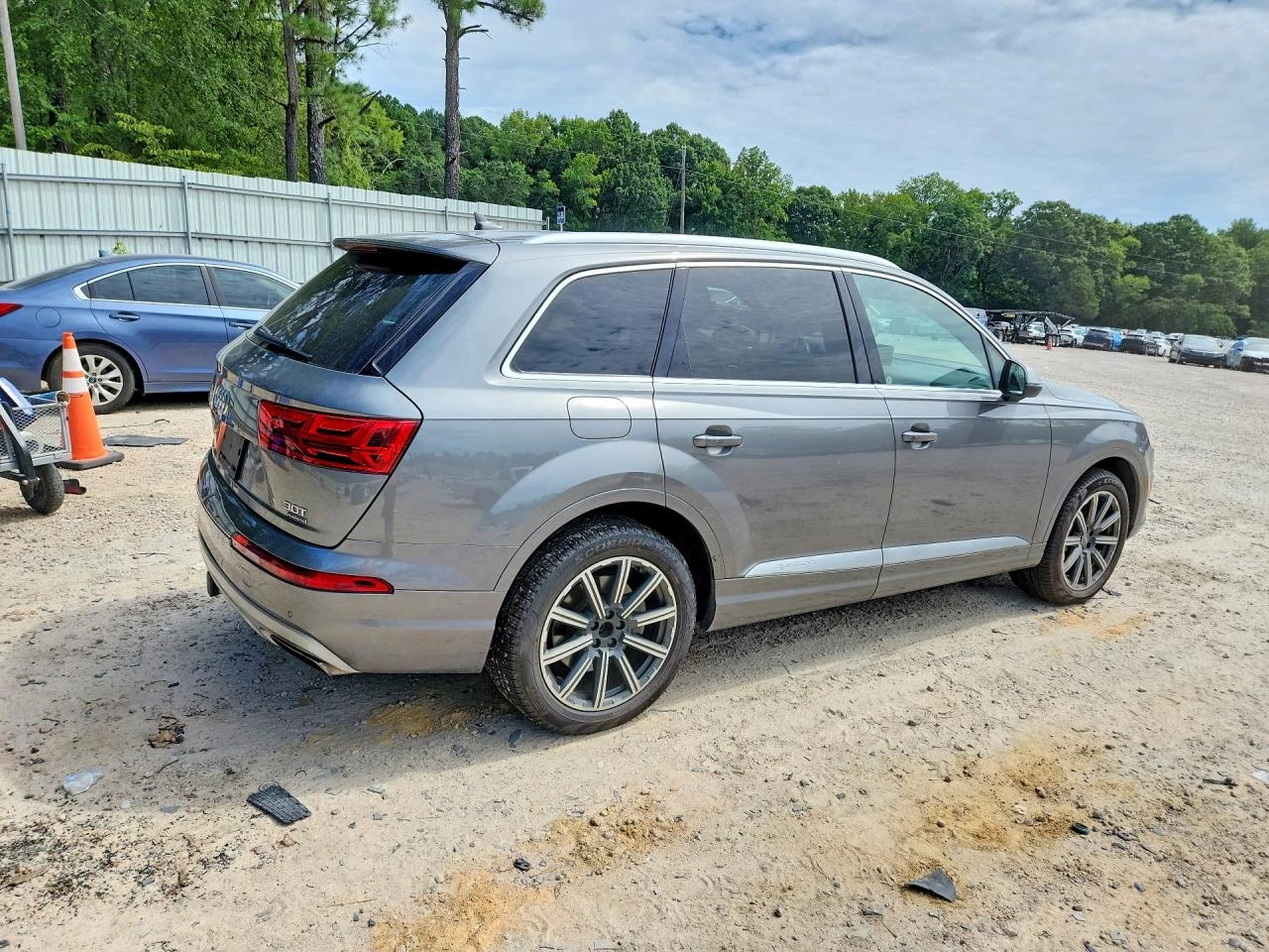 Audi Q7 Premium Plus * 360 * АвтоКредит * (ЦЕНА ДО БГ), снимка 4 - Автомобили и джипове - 55804551