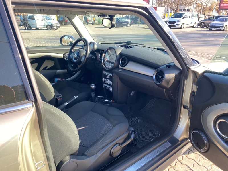 Mini One 1.4i* Facelift, снимка 11 - Автомобили и джипове - 49456671