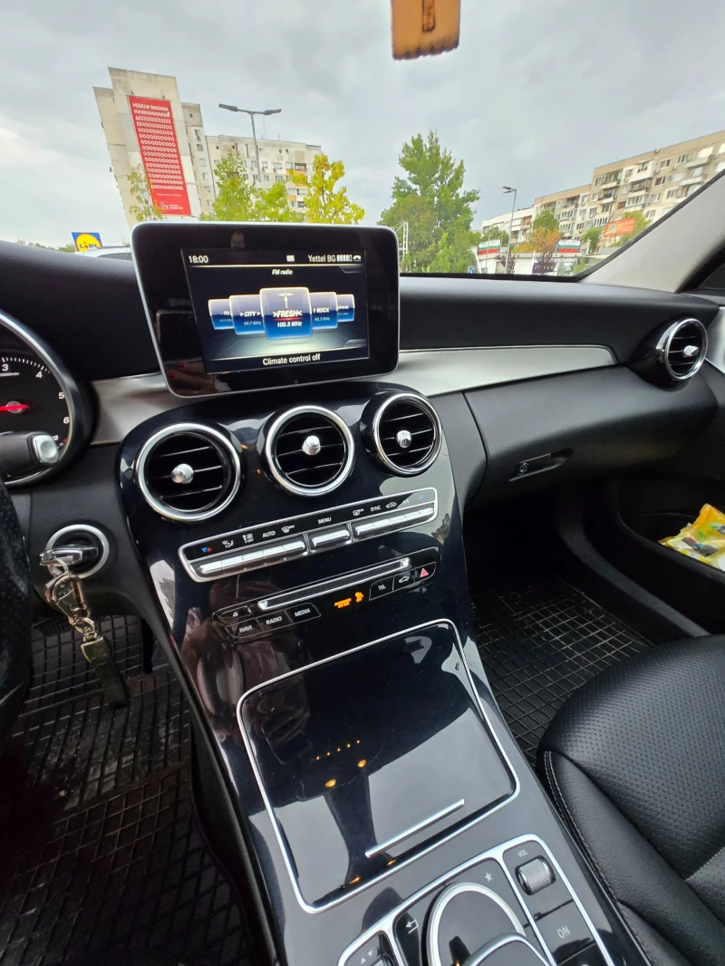 Mercedes-Benz C 220, снимка 8 - Автомобили и джипове - 52471583