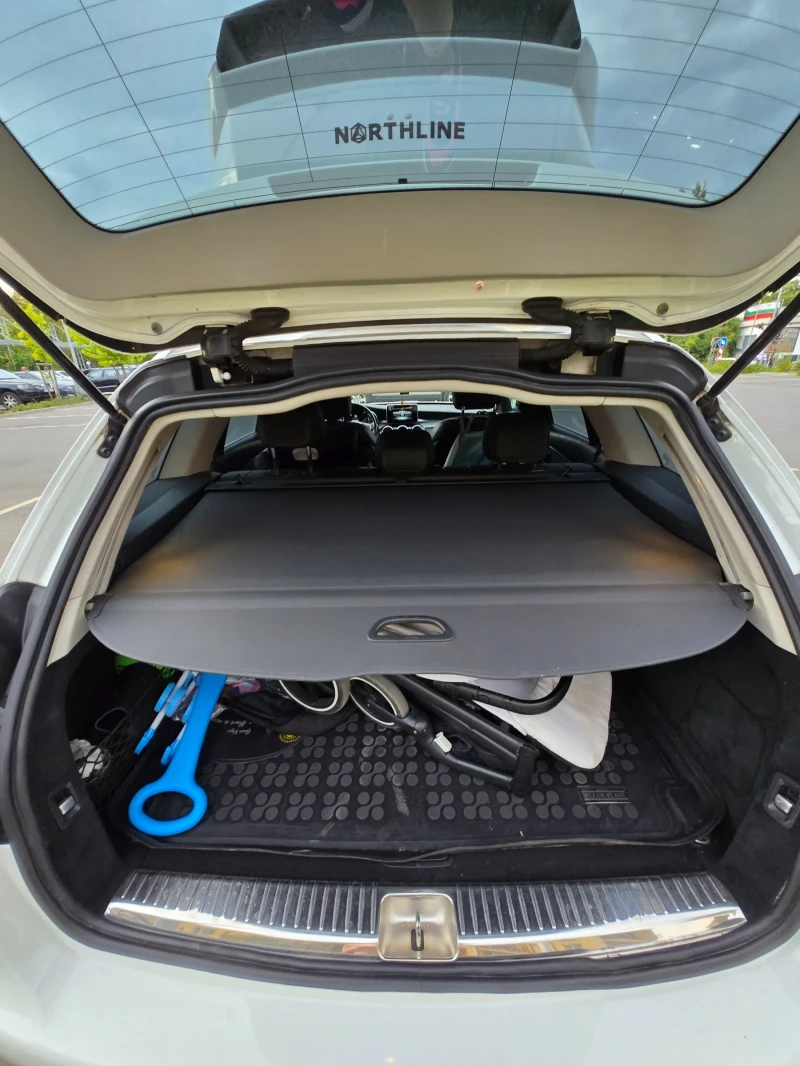 Mercedes-Benz C 220, снимка 6 - Автомобили и джипове - 52471583