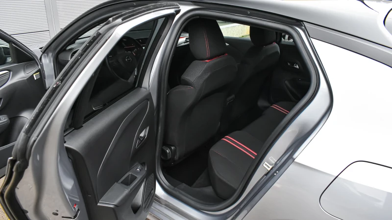 Opel Corsa e-GS Line 50 kWh, снимка 9 - Автомобили и джипове - 53076300