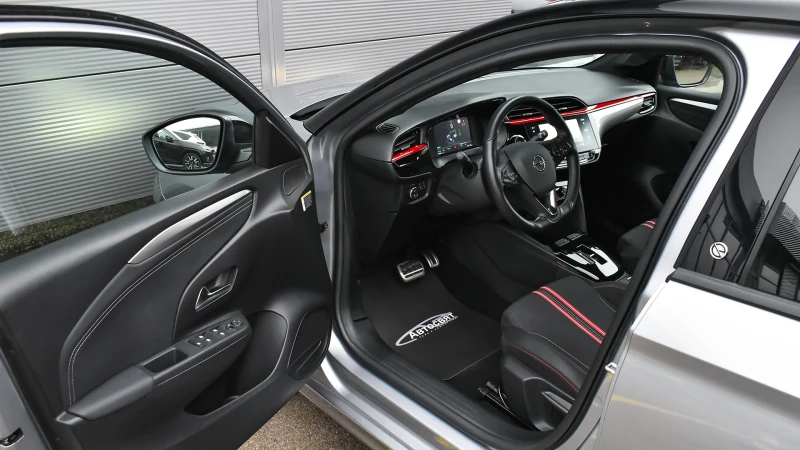 Opel Corsa e-GS Line 50 kWh, снимка 8 - Автомобили и джипове - 53076300