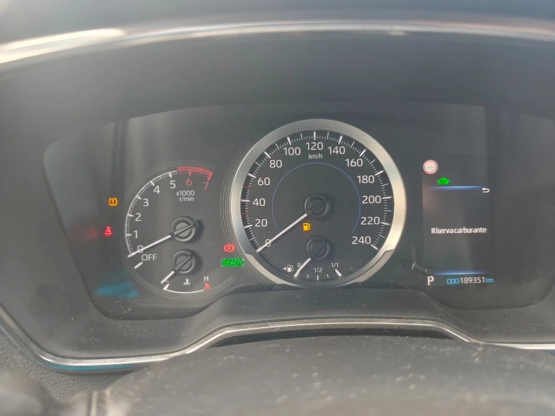 Toyota Corolla 1.8 хибрид Комби 2020г, снимка 6 - Автомобили и джипове - 53122007