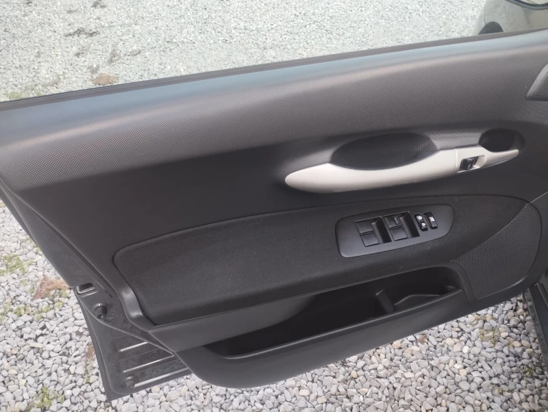 Toyota Auris 1.4 D4D Dizel, снимка 12 - Автомобили и джипове - 53271755