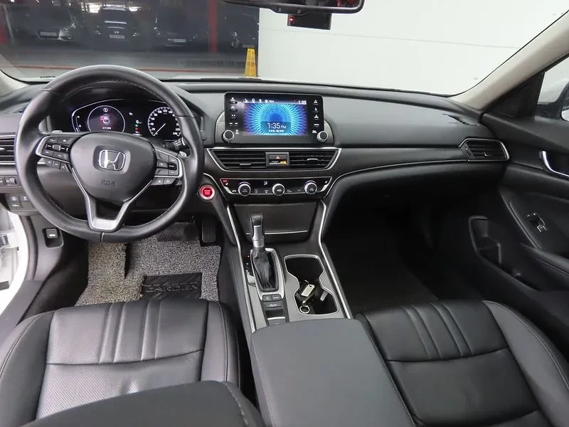 Honda Accord 10Th Generation 1.5 Turbo, снимка 7 - Автомобили и джипове - 56698415