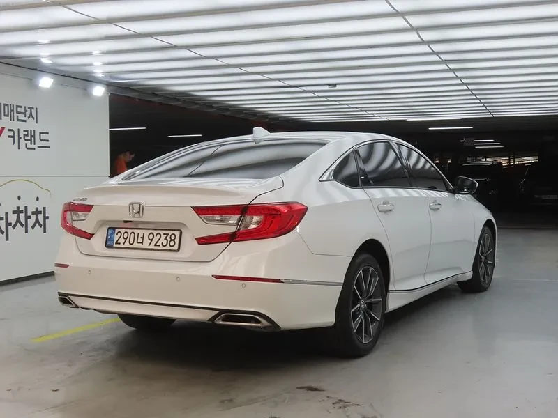 Honda Accord 10Th Generation 1.5 Turbo, снимка 4 - Автомобили и джипове - 56698415