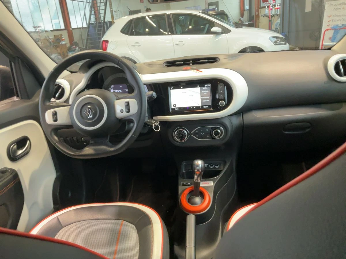 Renault Twingo Vibes, снимка 10 - Автомобили и джипове - 53924493