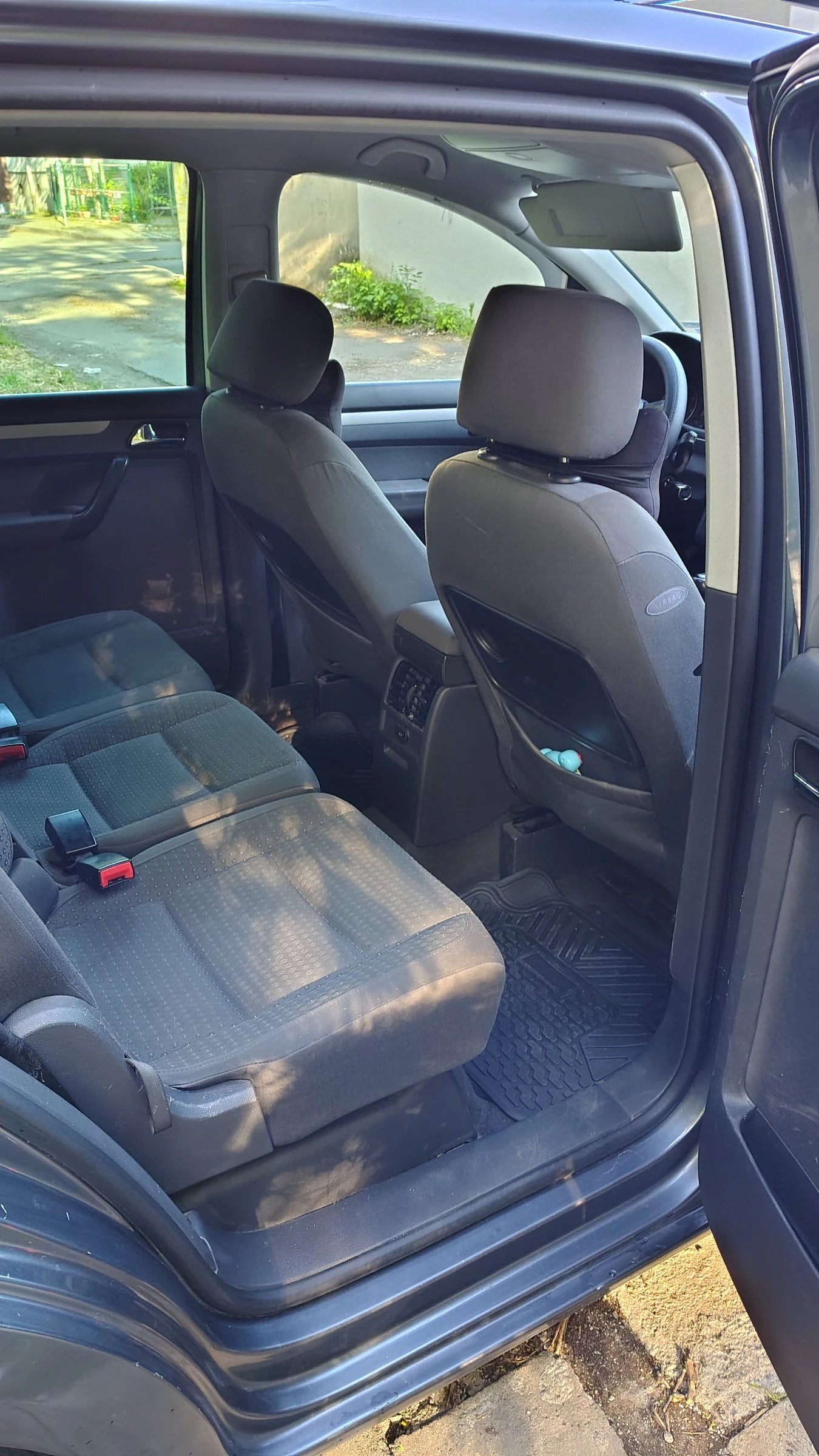 VW Touran, снимка 6 - Автомобили и джипове - 54346622