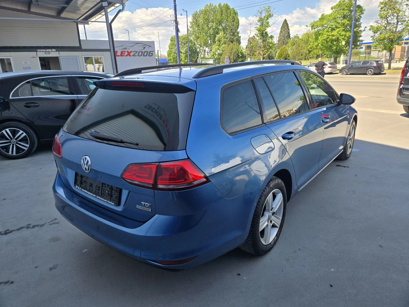 VW Golf 1.6 TDI, снимка 4 - Автомобили и джипове - 54414411