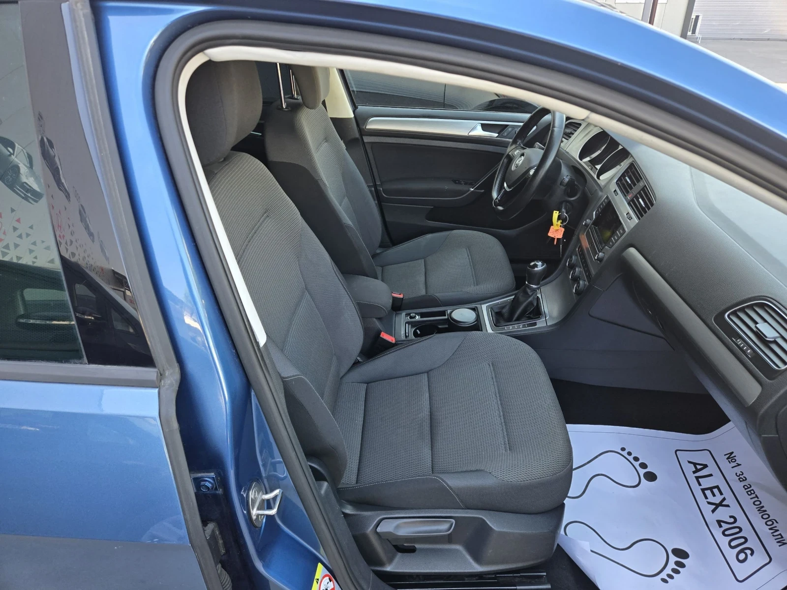 VW Golf 1.6 TDI, снимка 8 - Автомобили и джипове - 54414411