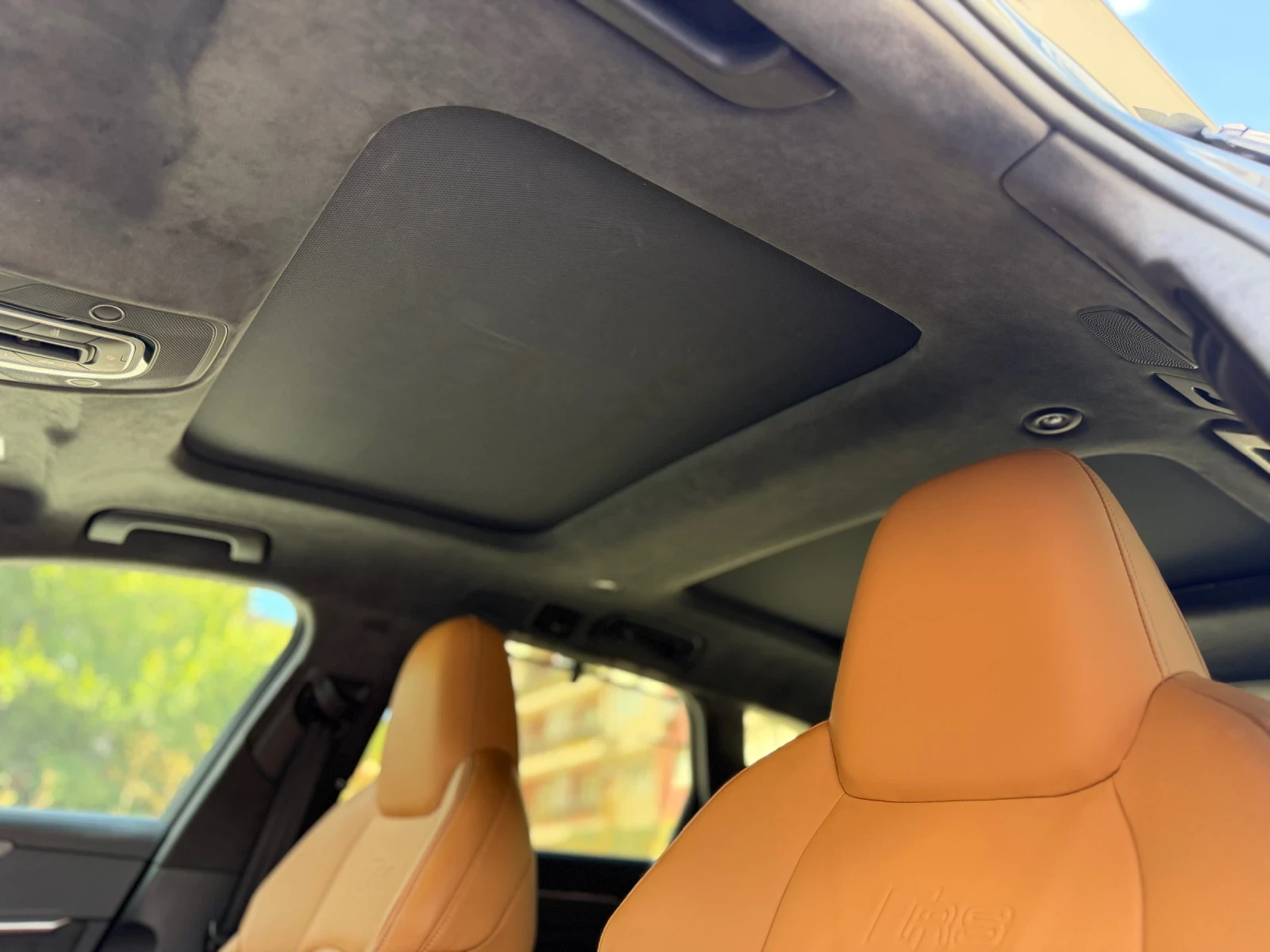 Audi Rs6 EXCLUSIVE LASER CARBON ALCANTARA B&O NAPPA ЛИЗИНГ, снимка 12 - Автомобили и джипове - 55910649