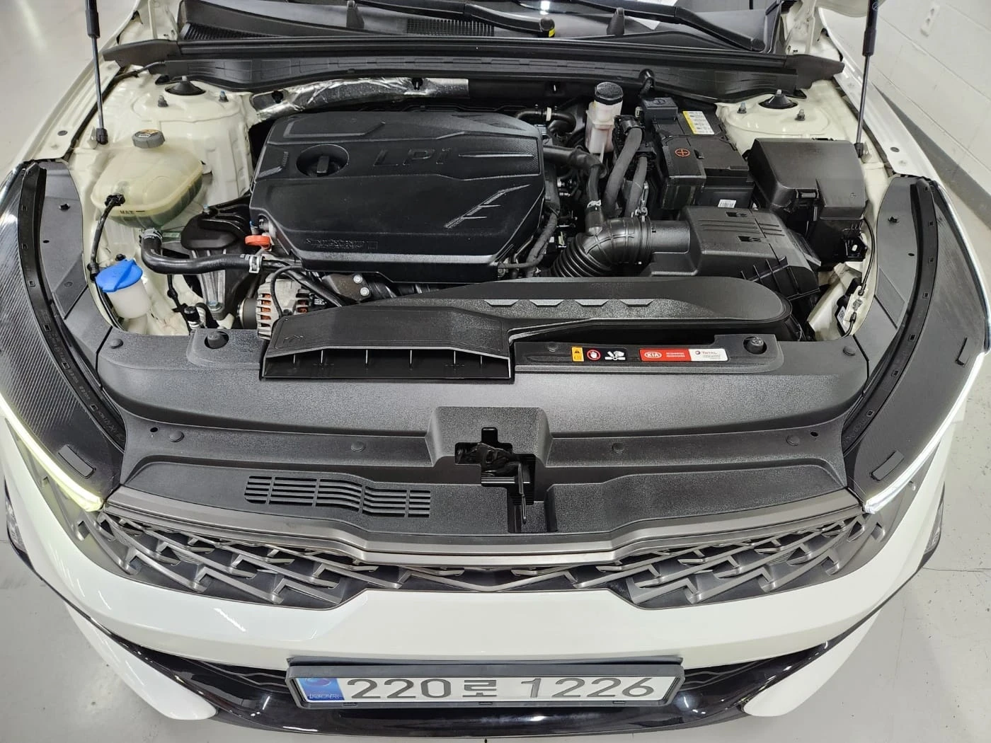 Kia K5 * 2.0 LPG* АВТОКРЕДИТ БЕЗ ПЪРВОНАЧАЛНА ВНОСКА* , снимка 11 - Автомобили и джипове - 55019133