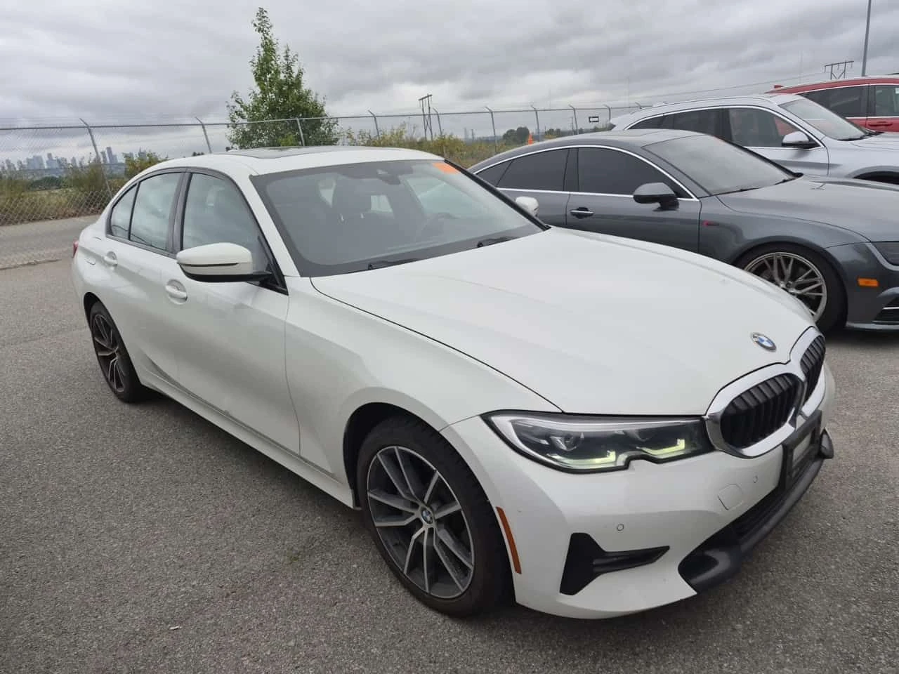BMW 330 i xDrive/ПОДГРЕВИ/ШИБИДАХ, снимка 2 - Автомобили и джипове - 55197318