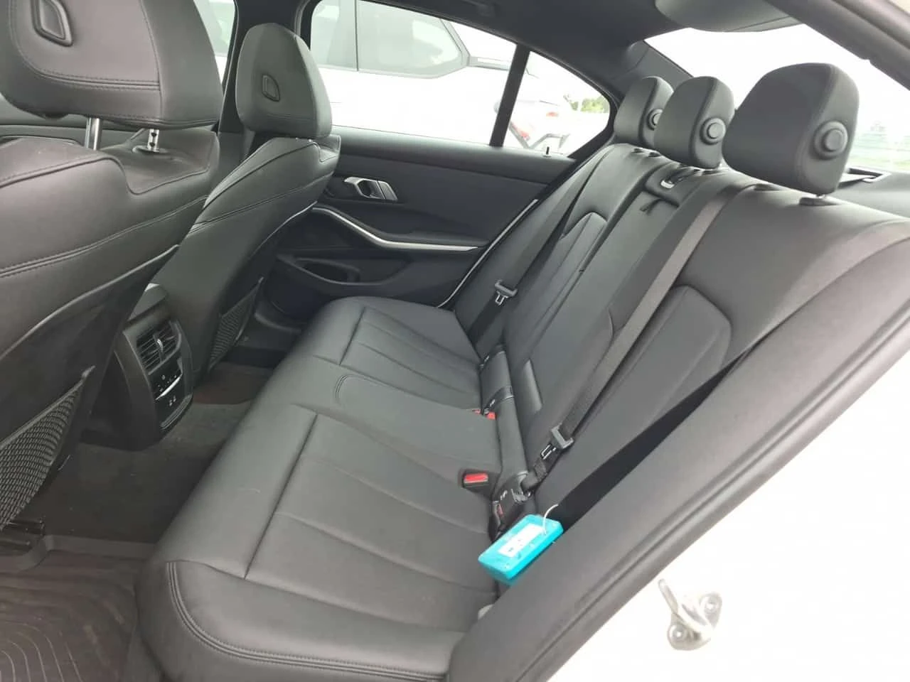 BMW 330 i xDrive/ПОДГРЕВИ/ШИБИДАХ, снимка 10 - Автомобили и джипове - 55197318