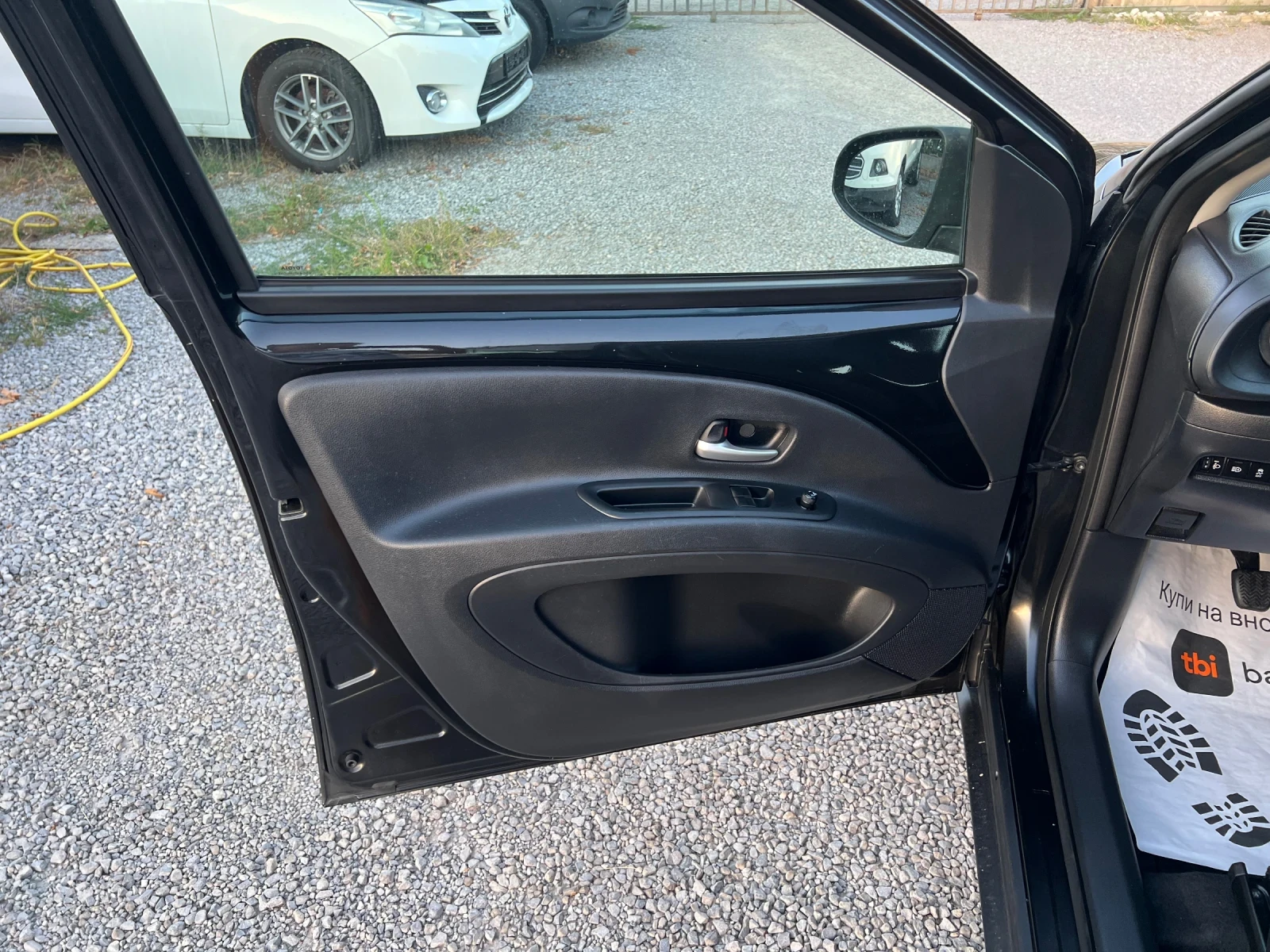 Toyota Aygo X 1.0i 30km, снимка 10 - Автомобили и джипове - 55801007