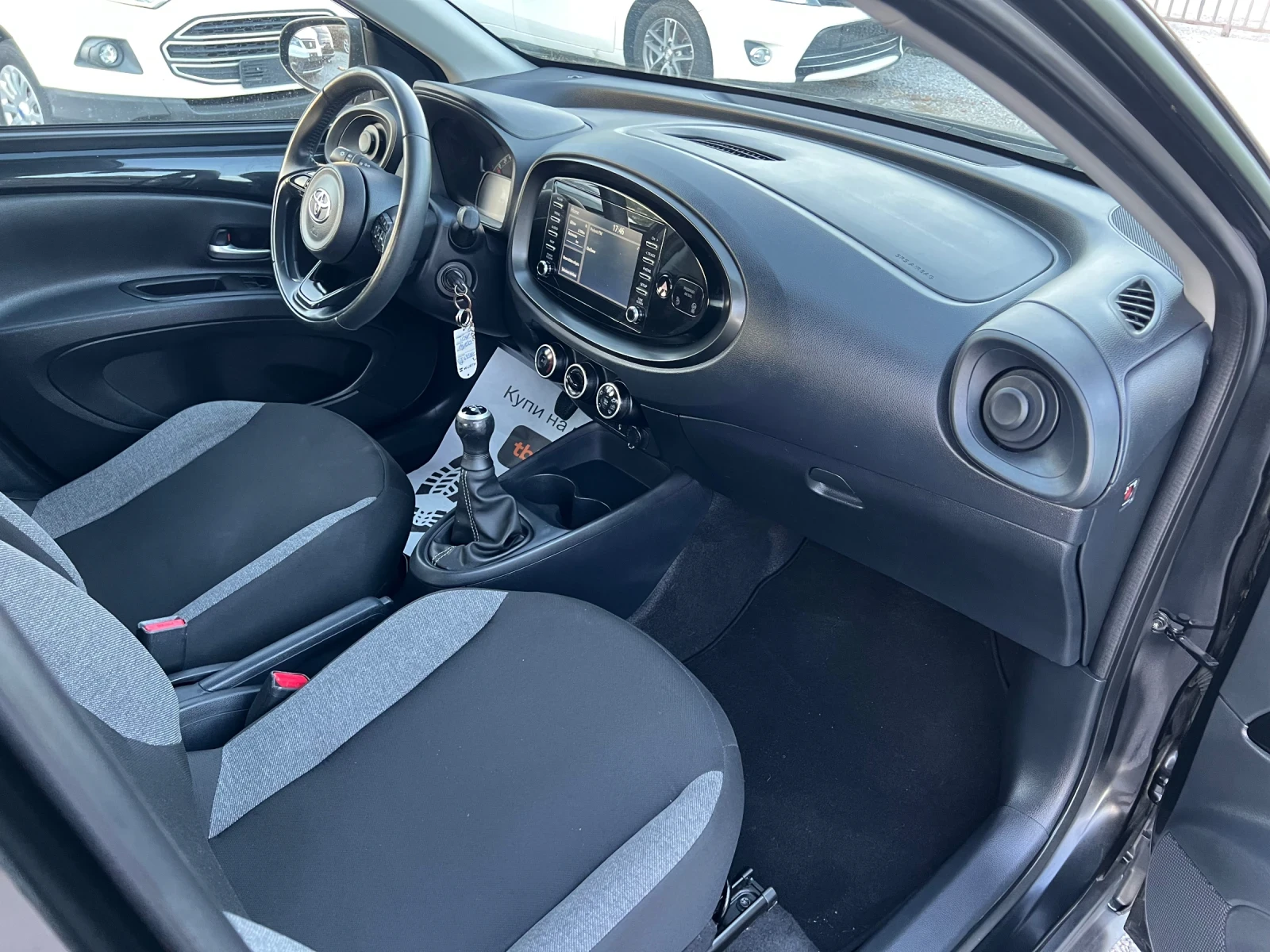 Toyota Aygo X 1.0i 30km, снимка 8 - Автомобили и джипове - 55801007