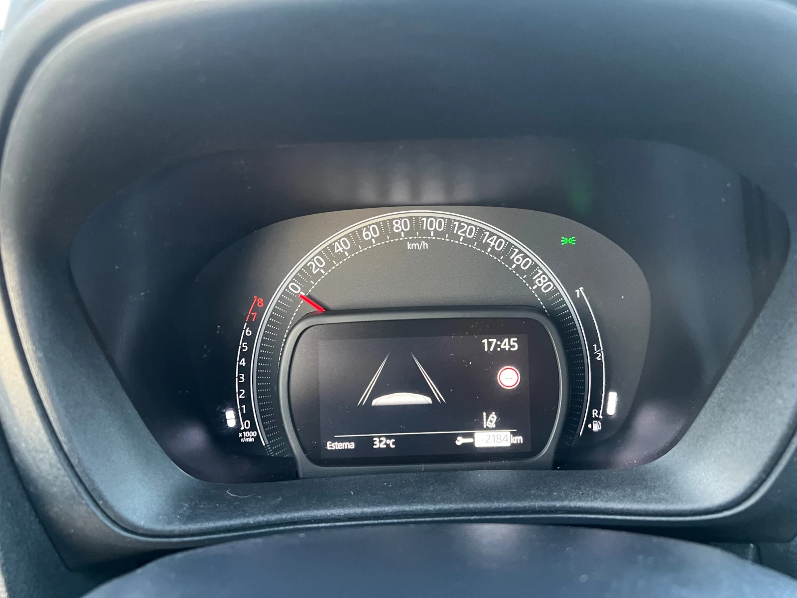 Toyota Aygo X 1.0i 30km, снимка 9 - Автомобили и джипове - 55801007
