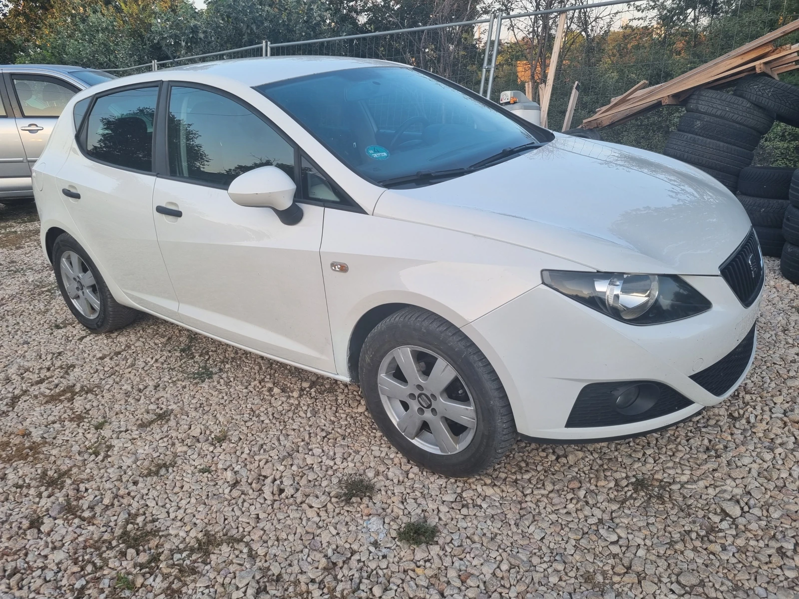 Seat Ibiza 1.6TDI INDIVIDUAL , снимка 5 - Автомобили и джипове - 55966380