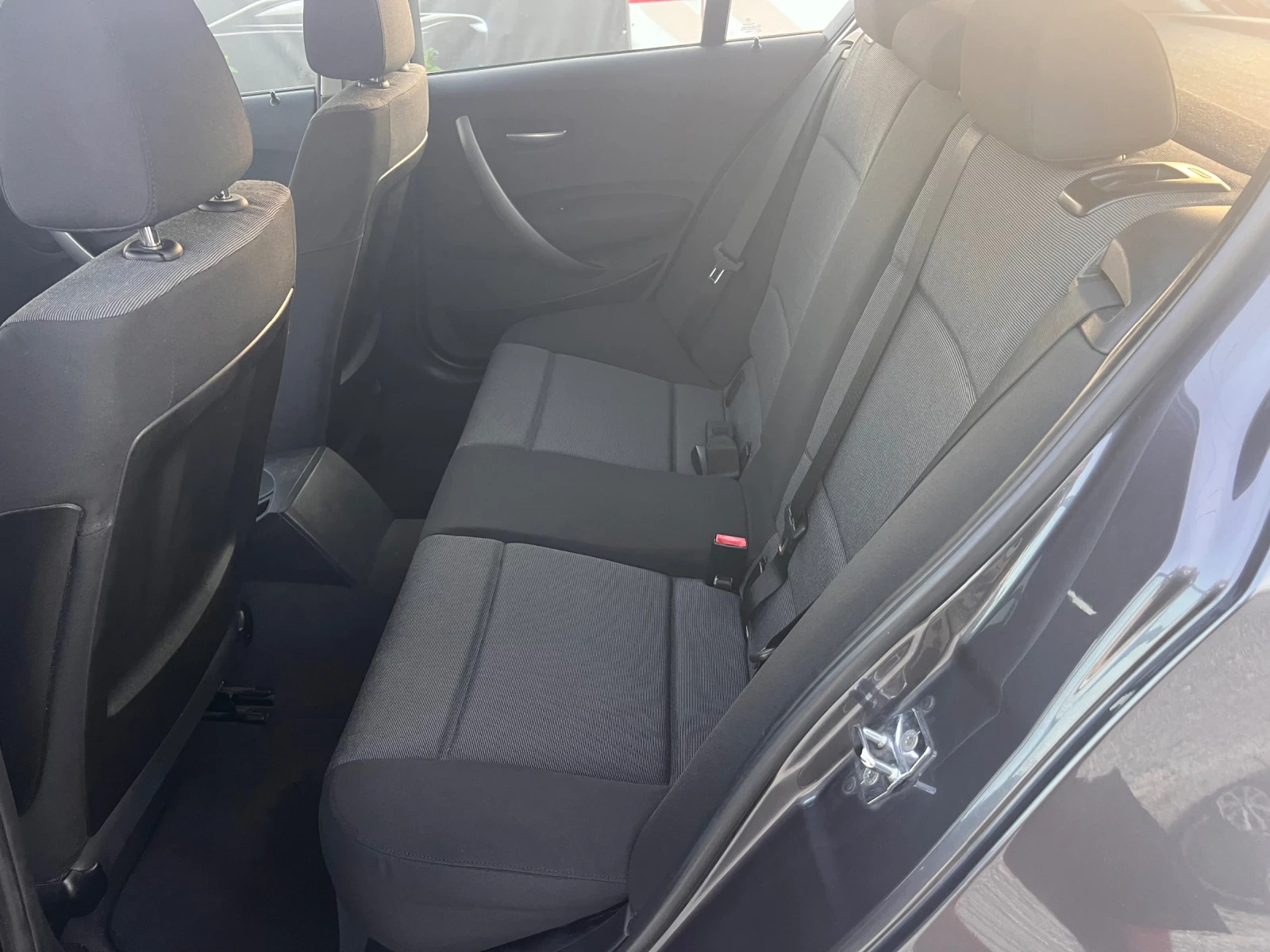 BMW 118 2.0i 129кс ТОП, снимка 14 - Автомобили и джипове - 56143951