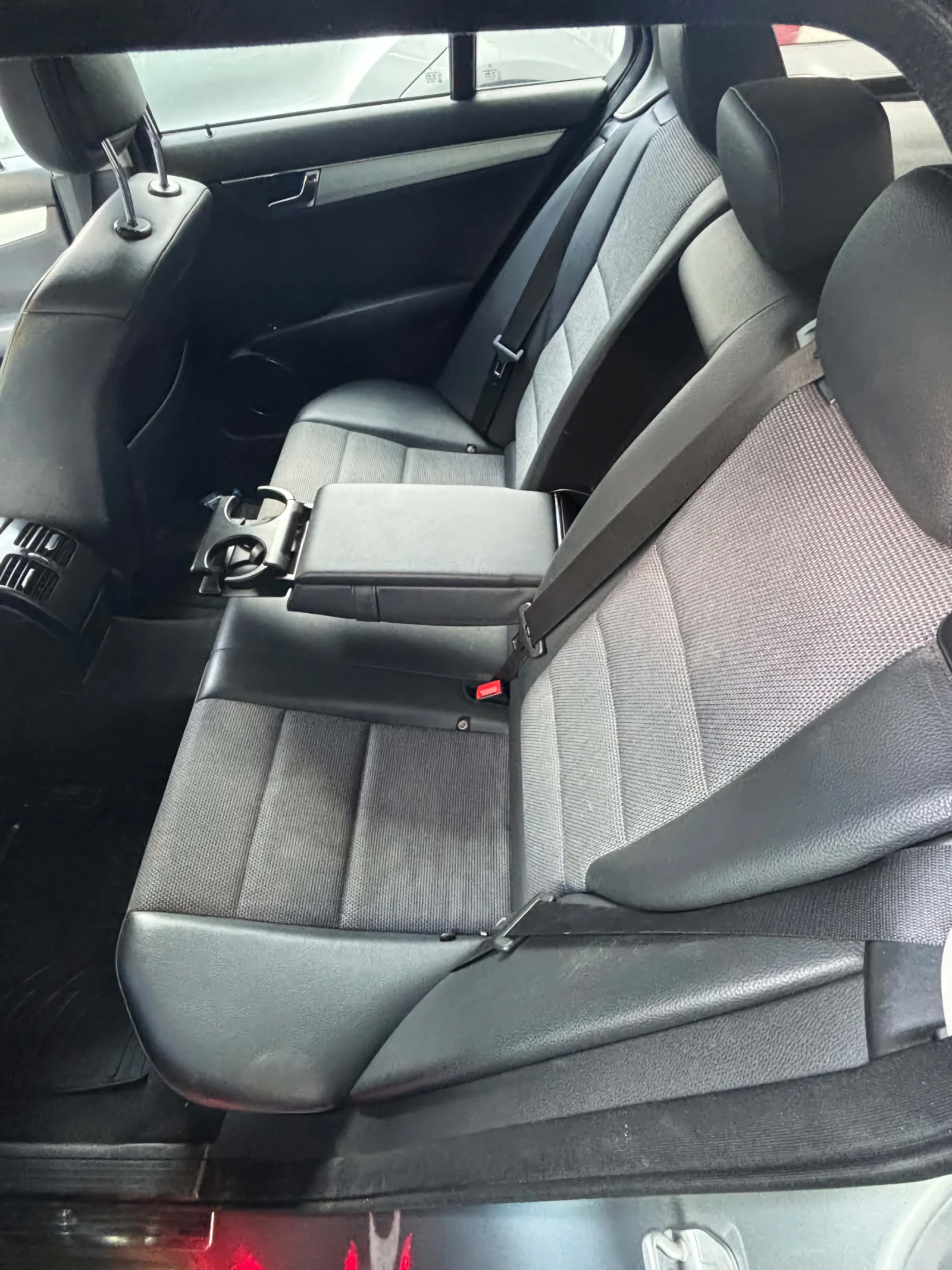 Mercedes-Benz C 200, снимка 2 - Автомобили и джипове - 56199427
