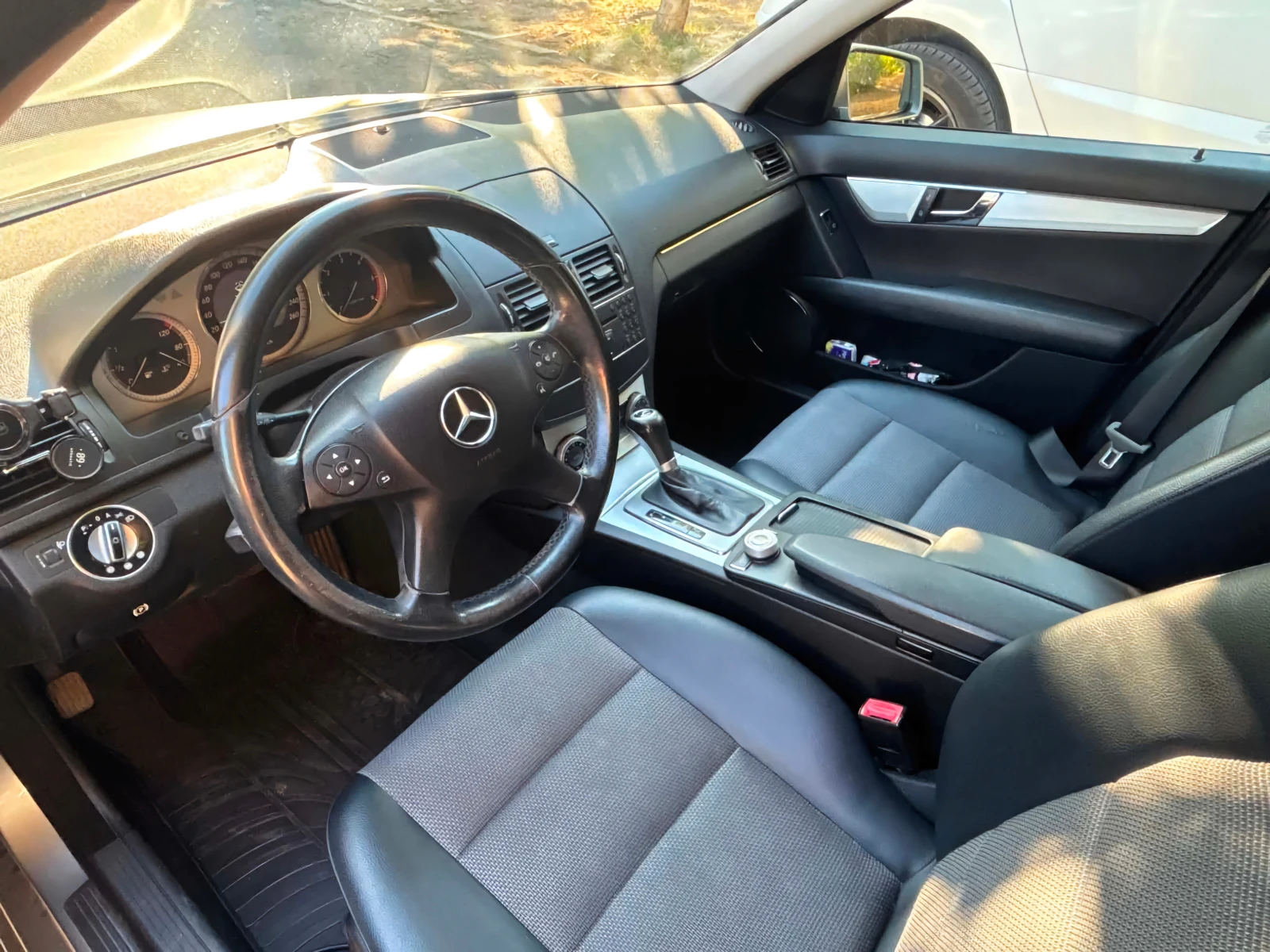 Mercedes-Benz C 200, снимка 15 - Автомобили и джипове - 56199427