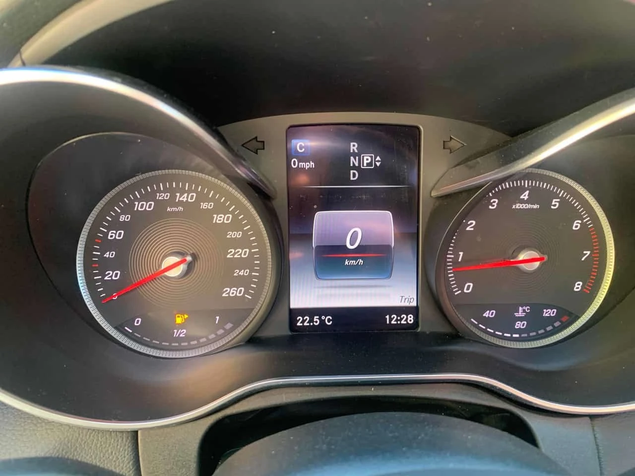 Mercedes-Benz C 300 4MATIC * ЧЕРВЕН САЛОН* ПАНОРАМА* КАМЕРА* , снимка 8 - Автомобили и джипове - 56254347