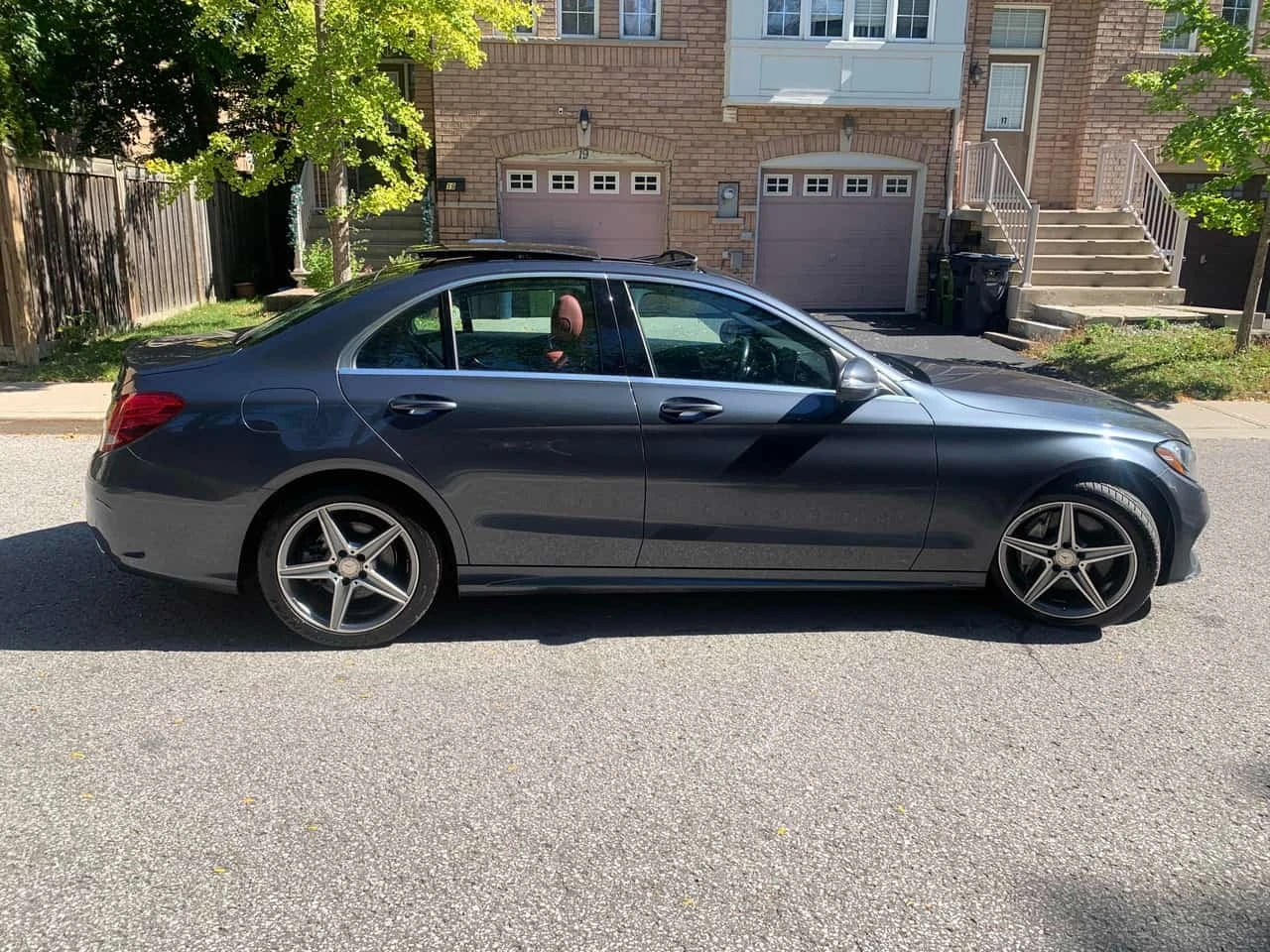 Mercedes-Benz C 300 4MATIC * ЧЕРВЕН САЛОН* ПАНОРАМА* КАМЕРА* , снимка 4 - Автомобили и джипове - 56254347