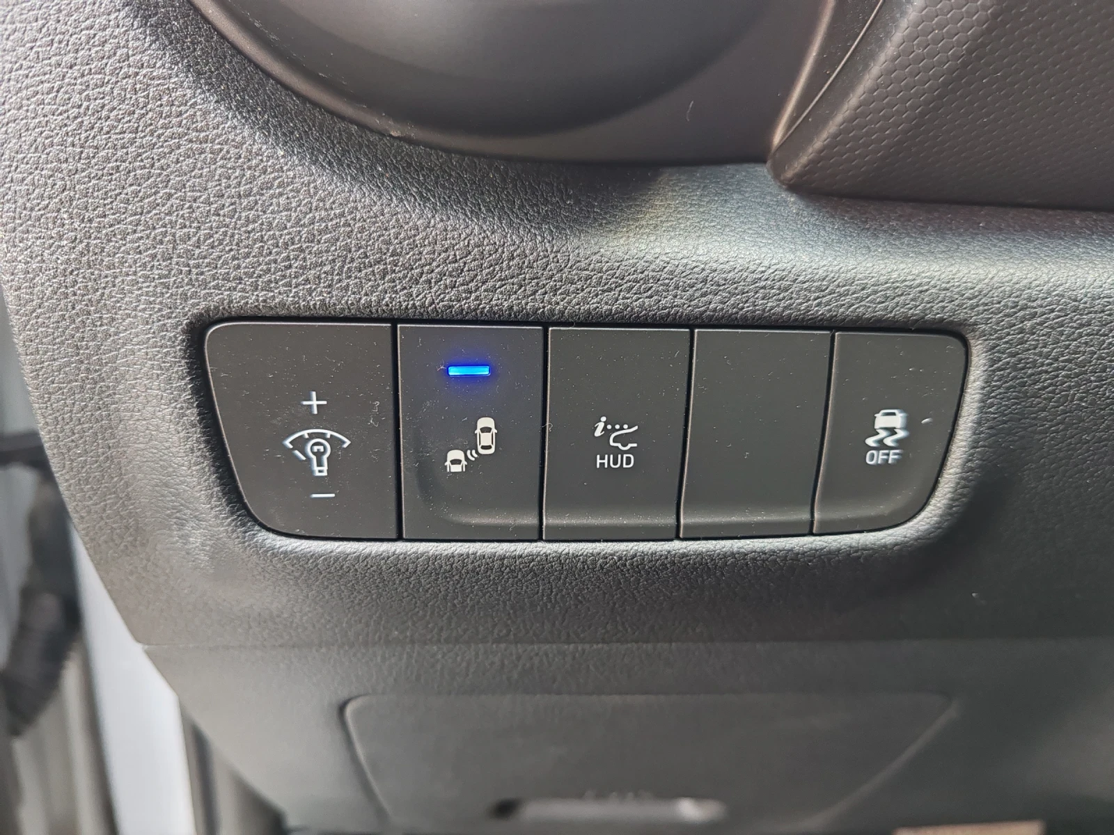 Hyundai Kona 1.6 TGDI LIMITED 4X4 - изображение 8